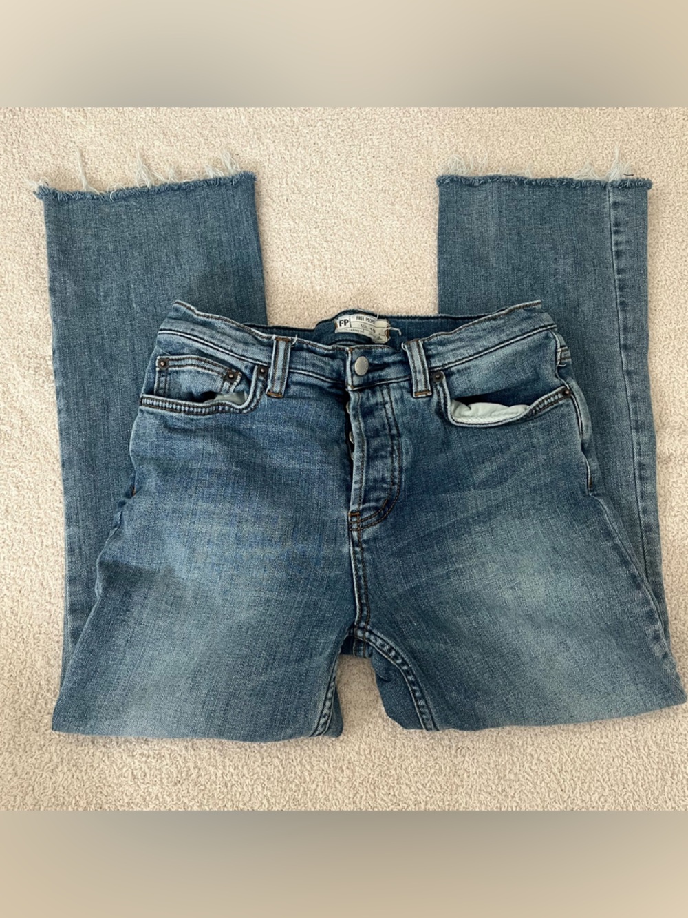 Free People Medium Blue Cropped Frayed-Hem Jeans